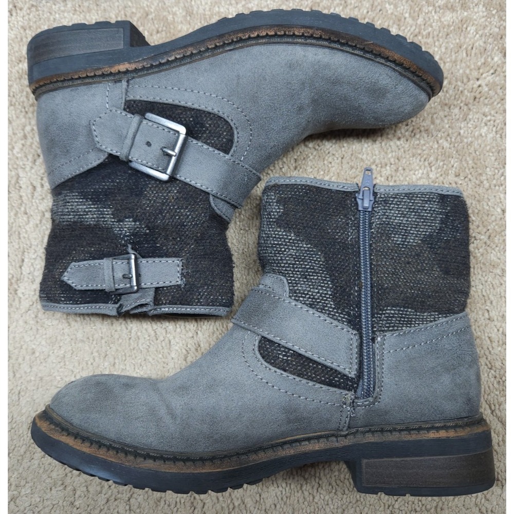 White Mountain Women's Carlin Suede/Fabric Buckle Ankle Booties Gray 7M Western - Picture 3 of 13